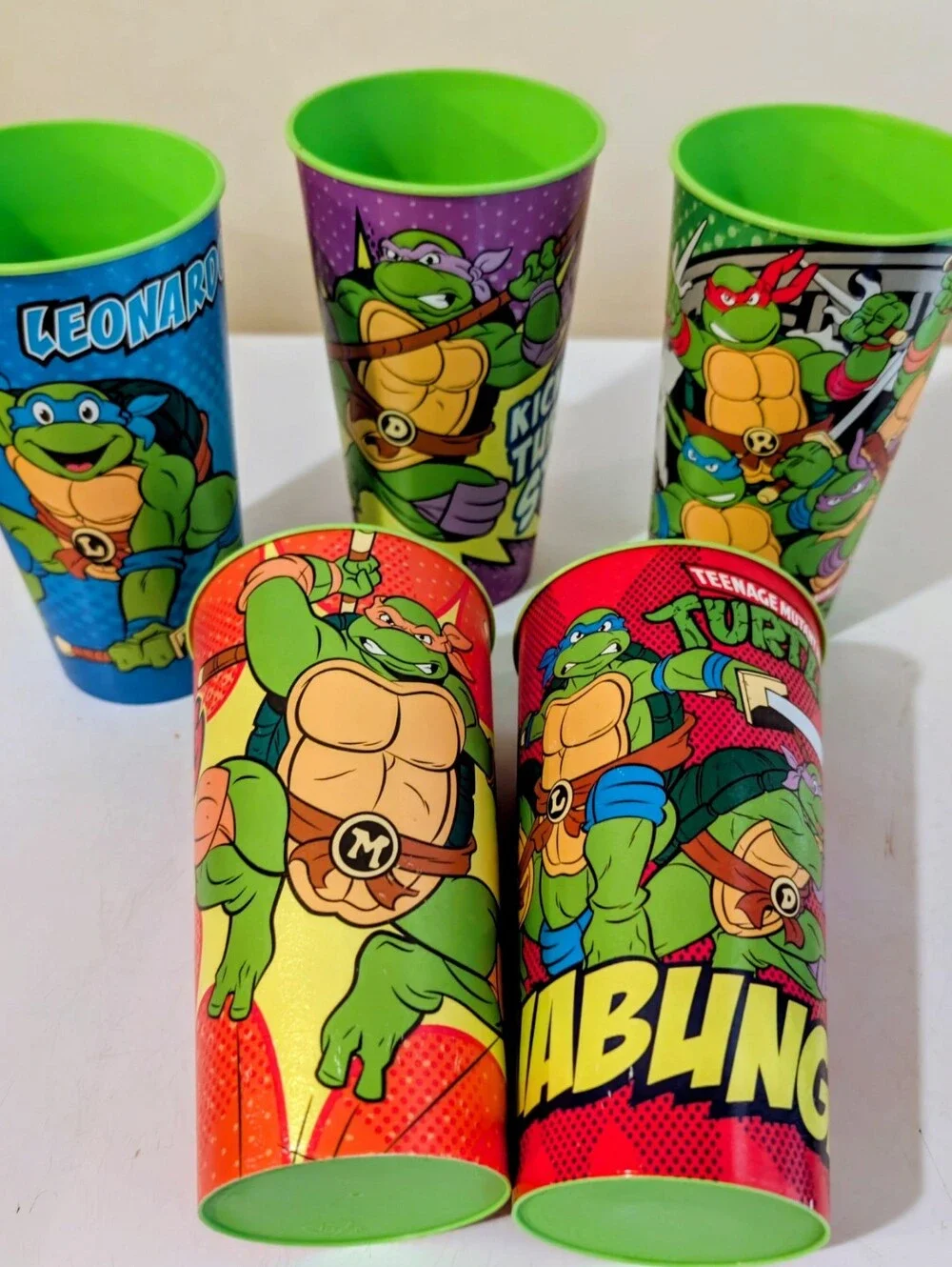 TM Ninja Turtles 2014 32 Oz Plastic Party Cups - Green Interior. Set Of 5.
